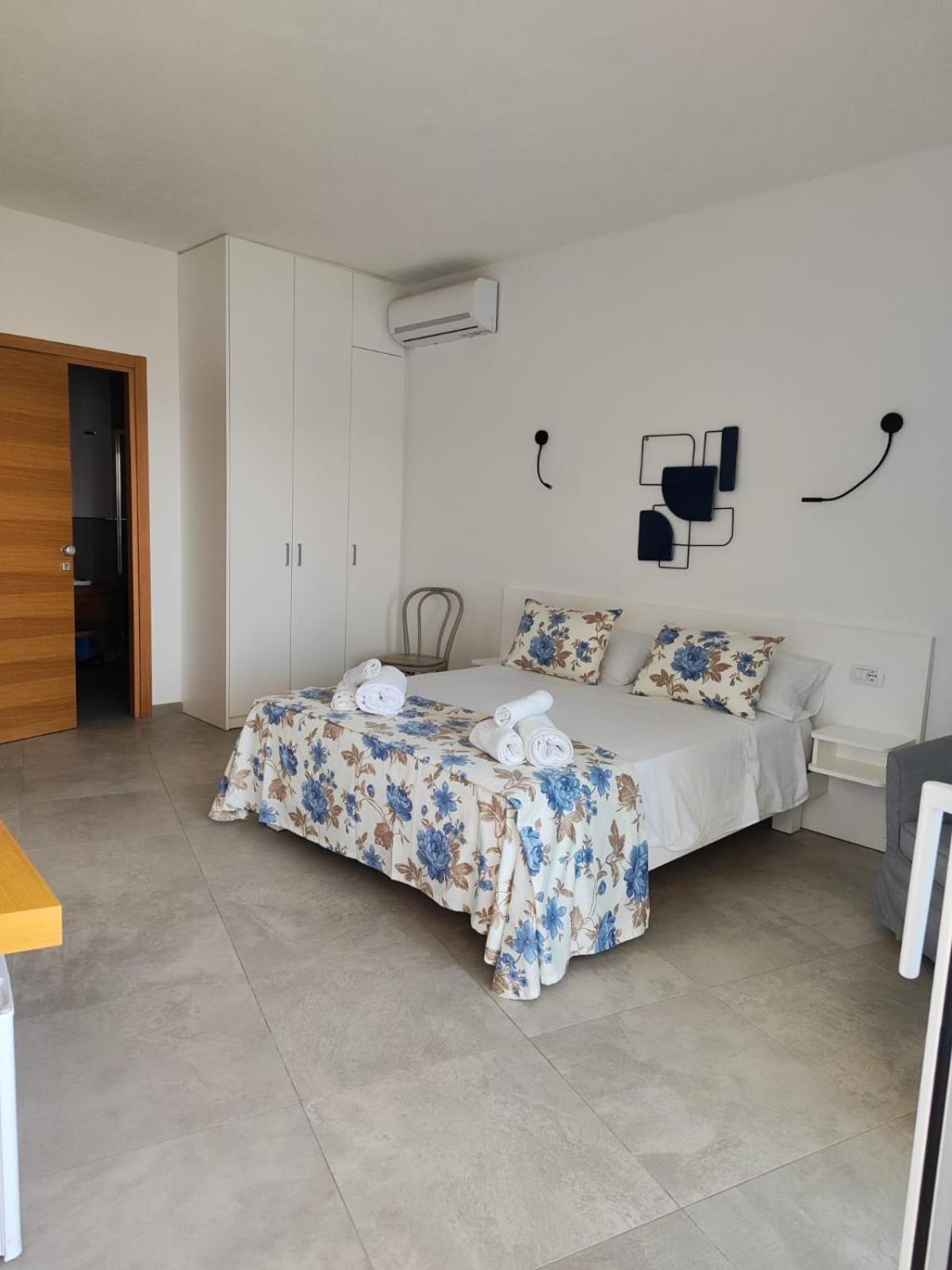 Rooms, Affittacamere Maksim กอลโฟอารันชี ภายนอก รูปภาพ